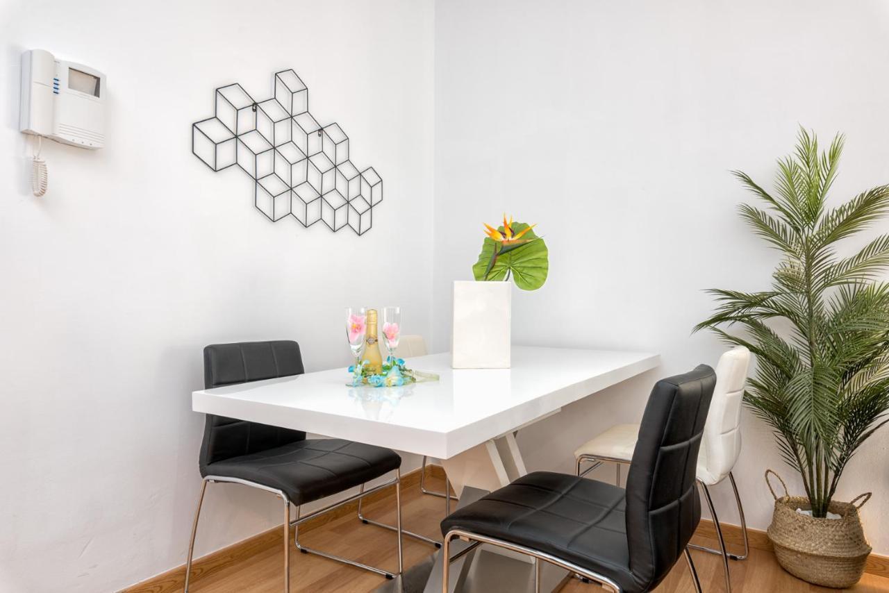 Ferienwohnung Atico Con Terraza Ac 1Hab En El Centro Y Piscina Comunitaria Málaga Exterior foto