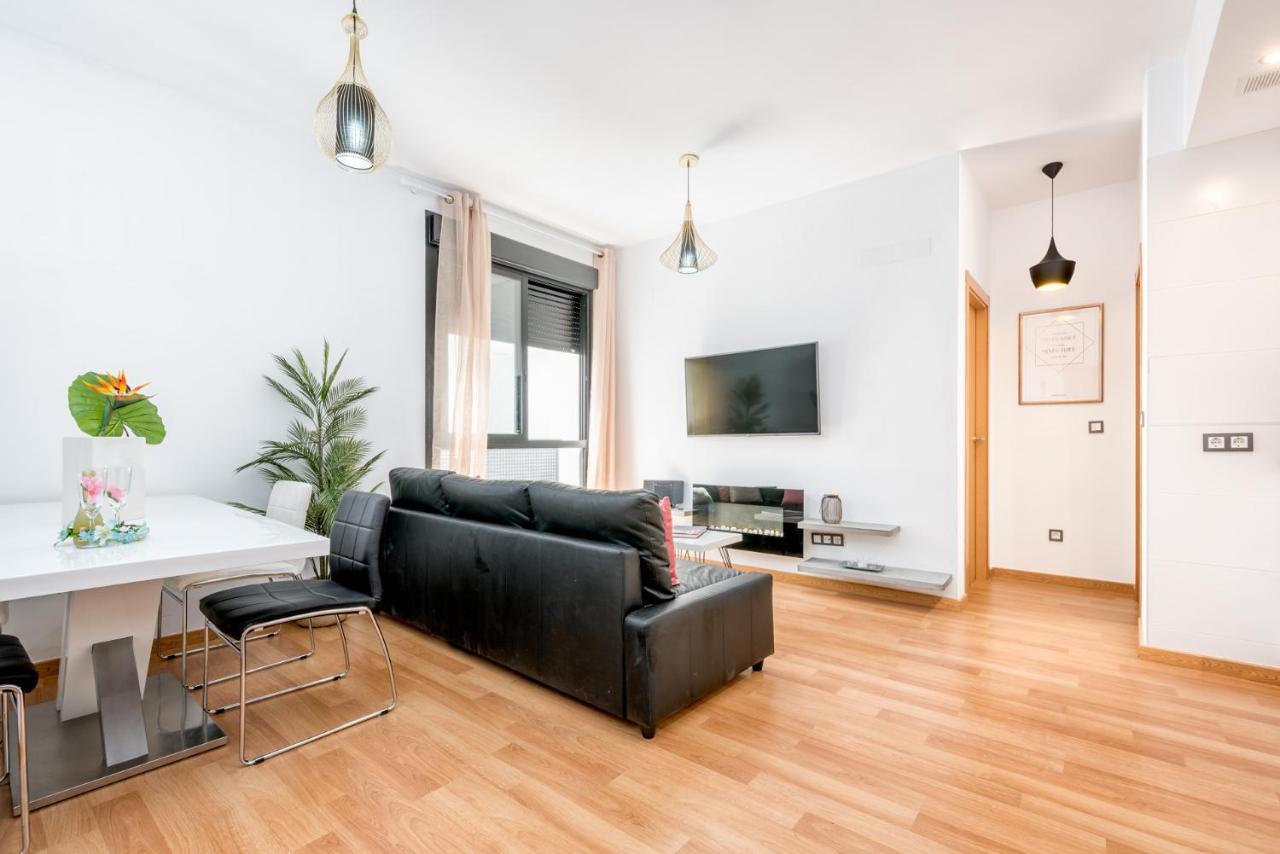 Ferienwohnung Atico Con Terraza Ac 1Hab En El Centro Y Piscina Comunitaria Málaga Exterior foto