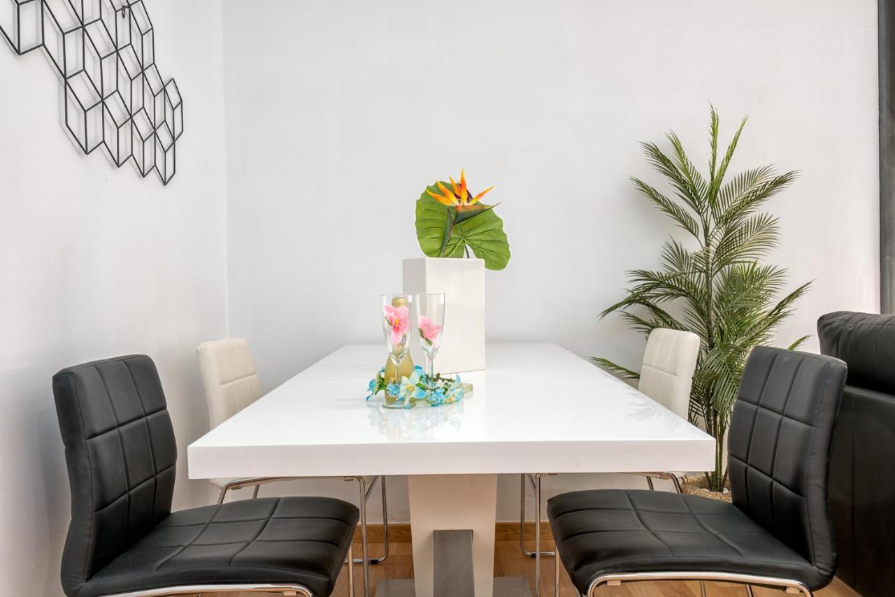 Ferienwohnung Atico Con Terraza Ac 1Hab En El Centro Y Piscina Comunitaria Málaga Exterior foto